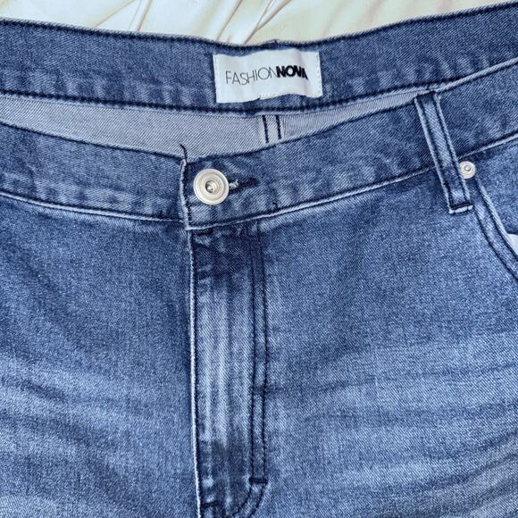 Fashion Nova StarStruck Embellished Straight Leg Jeans Size 22 - Picture 4 of 16